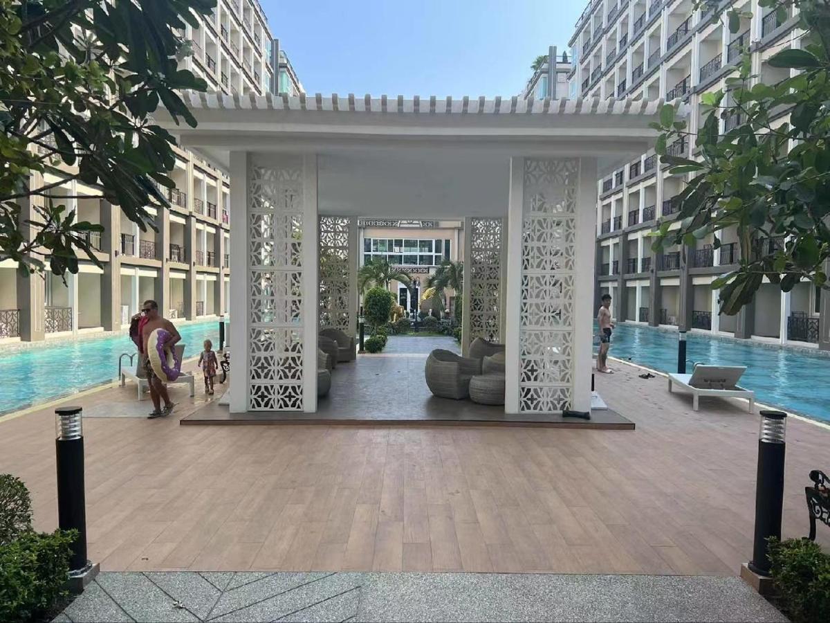 Romantic Beach Apartment芭堤雅水系高档酒店式公寓可做饭 Pantai Jomtien Bagian luar foto